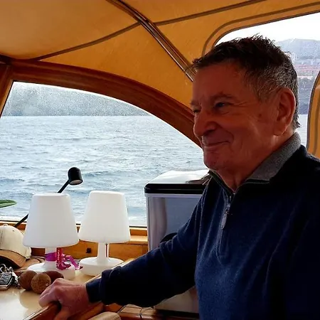 La Ornella - Location Bateau A Quai De Thierry Bourgait Hotel en barco