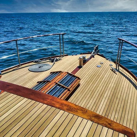 La Ornella - Location Bateau A Quai De Thierry Bourgait Banyuls-sur-Mer
