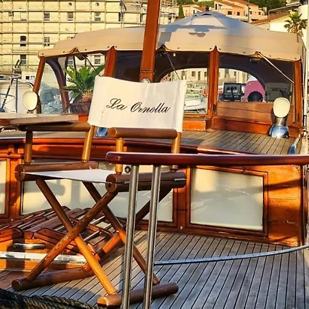 Hotel en barco La Ornella - Location Bateau A Quai De Thierry Bourgait