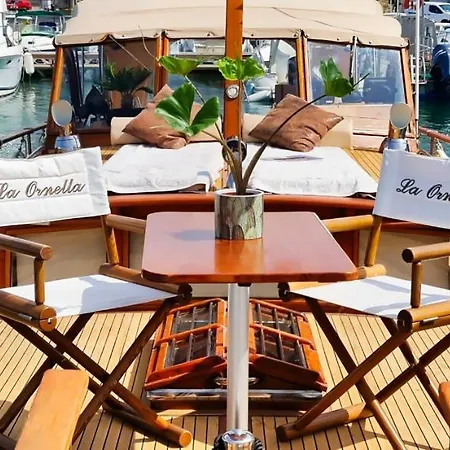 Botel La Ornella - Location Bateau A Quai De Thierry Bourgait Banyuls-sur-Mer