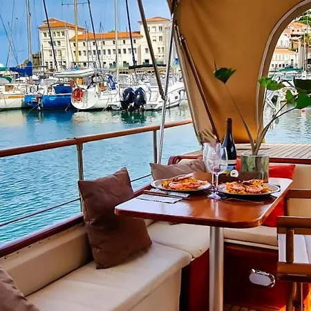 La Ornella - Location Bateau A Quai De Thierry Bourgait Botel *