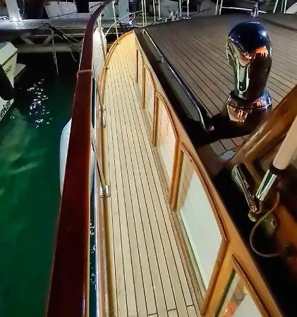 La Ornella - Location Bateau A Quai De Thierry Bourgait