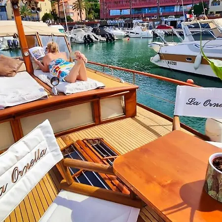 Bateau-hôtel La Ornella - Location Bateau à Quai De Thierry Bourgait *