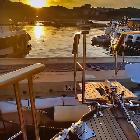 Bateau-hôtel La Ornella - Location Bateau à Quai De Thierry Bourgait Banyuls-sur-Mer