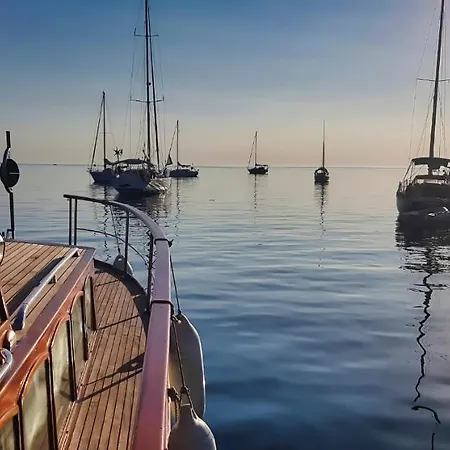 La Ornella - Location Bateau à Quai De Thierry Bourgait Bateau-hôtel